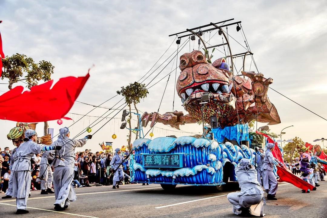 吳震星率領「天一藝閣車」團隊參與《海洋迴旋：鯤之旅》製作，由無獨有偶工作室劇團與日本偶戲大師?則行共同創作，並於2024年臺灣燈會在台南現場踩街展演，呈現跨域合作的工藝創新實踐